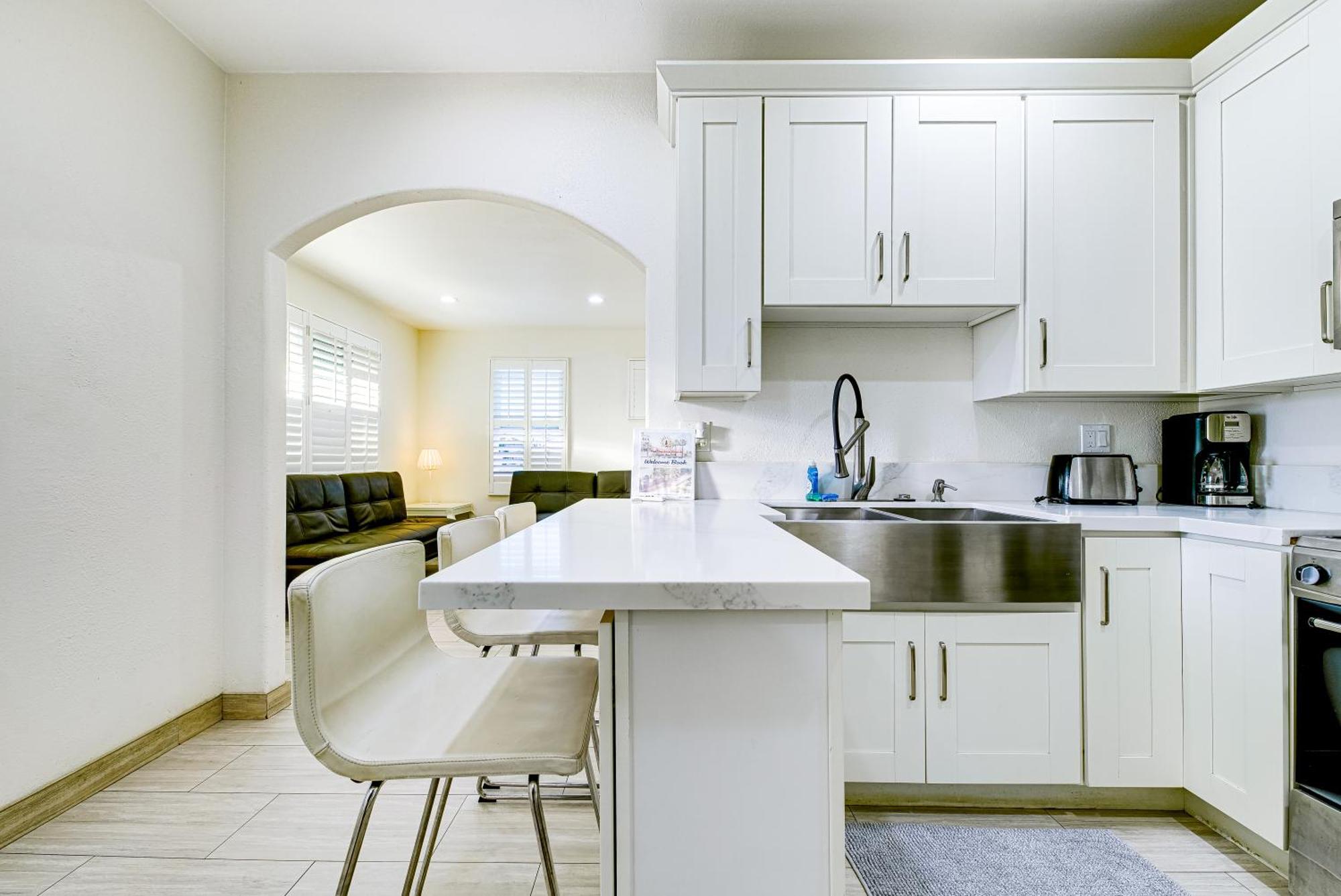 Stylish Modern Home, Ac, Parking & Near Fwys Санта-Ана Екстер'єр фото
