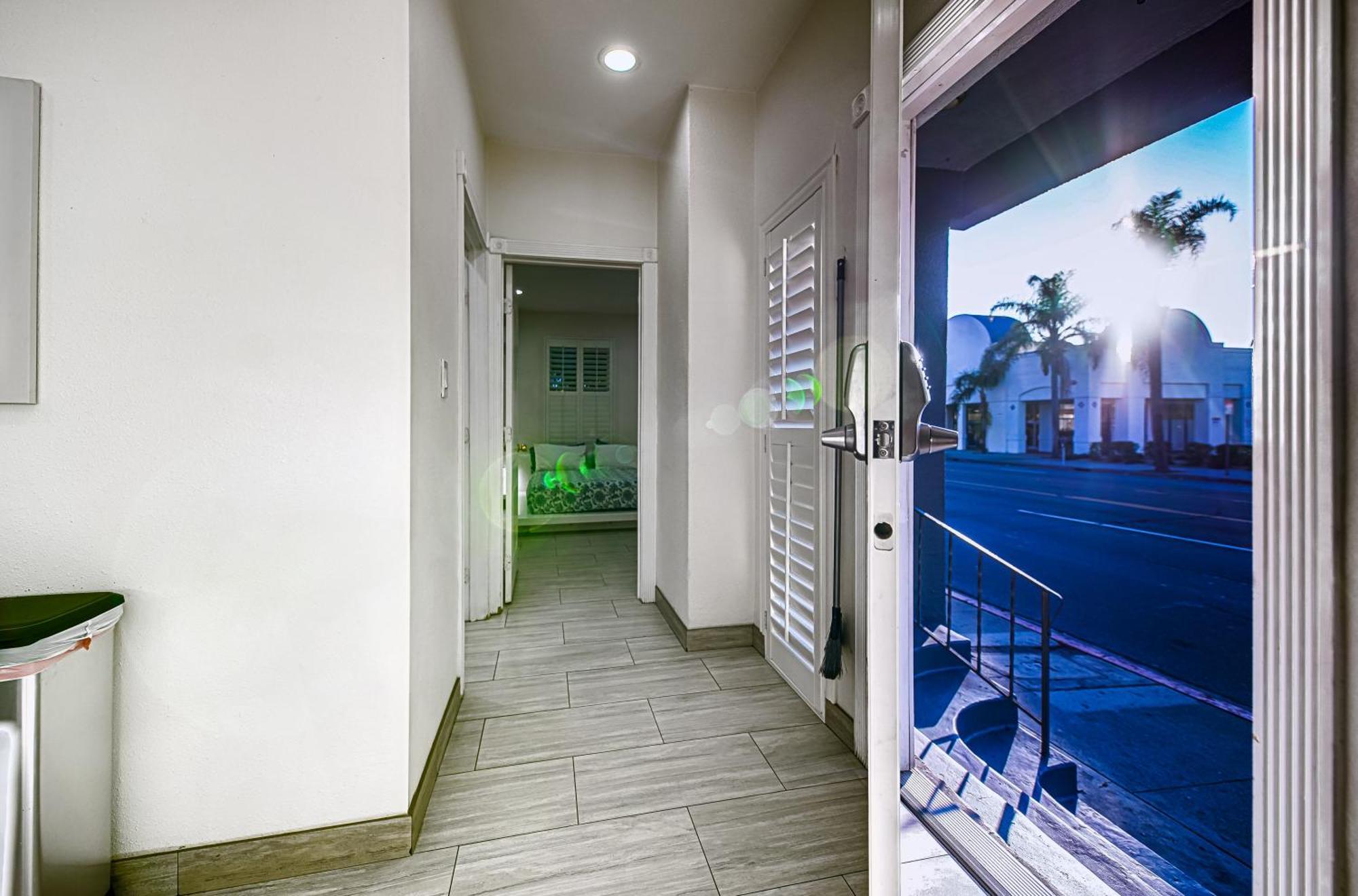 Stylish Modern Home, Ac, Parking & Near Fwys Санта-Ана Екстер'єр фото